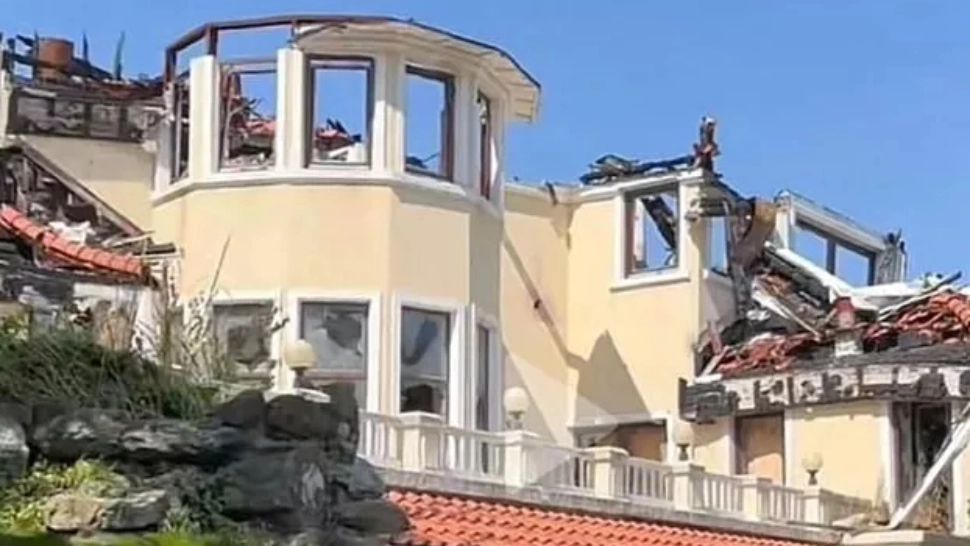 Fosta vilă a lui Irinel Columbeanu a ajuns o ruină și un focar de infecție. Vecinii sunt disperați - VIDEO