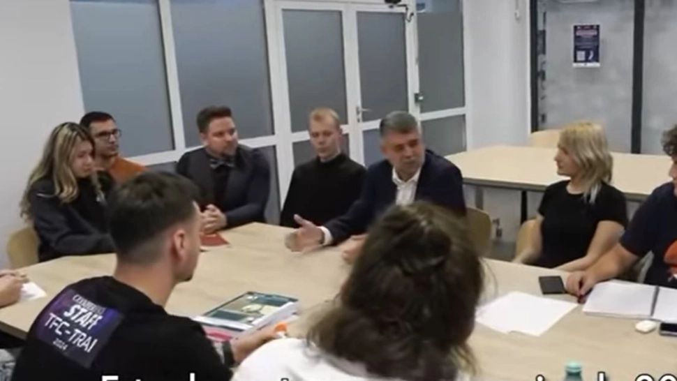 Marcel Ciolacu, alături de studenții Universității Tehnice din Cluj