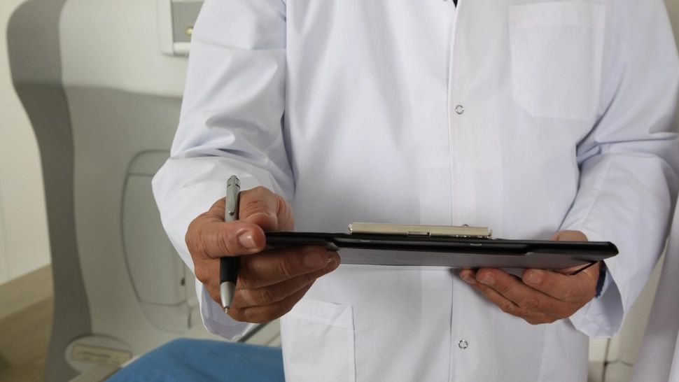 Daune record după ce a dat o clinică medicală în judecată. Un bărbat s-a ales cu 400 de milioane de euro