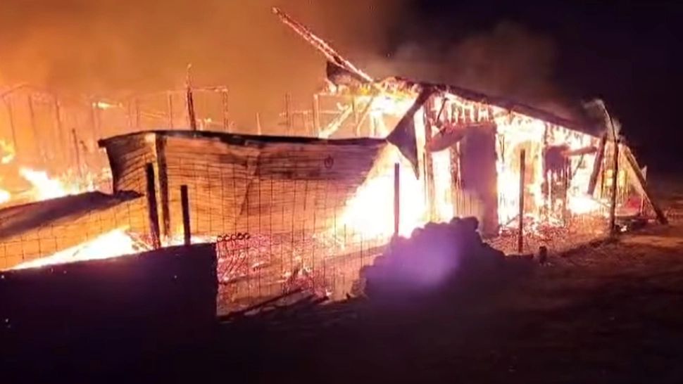  Un saivan din Slănic, transformat în scrum în urma unui incendiu. Foto: Facebook