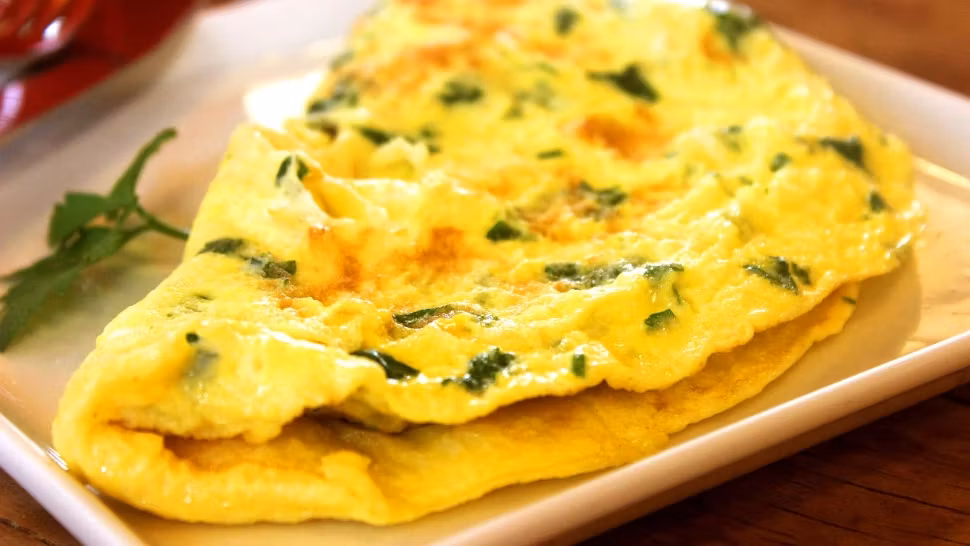 Cum să prepari cea mai bună omletă. Leguma care o va face pufoasă și îi va conferi un gust aparte