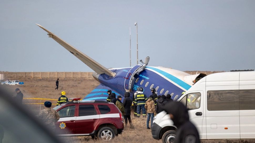 O rachetă rusească a doborât avionul Azerbaijan Airlines. Tragedia s-a soldat cu moartea a 38 de oameni - SURSE din anchetă