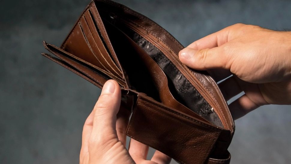 Bugetul pe 2025 îi lasă cu portofelul la fel de gol pe mulți români. Foto/Arhivă
