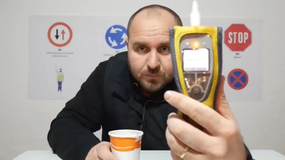  Cât de repede putem să ne întoarcem la volan după ce am băut vin fiert. Foto: YouTube