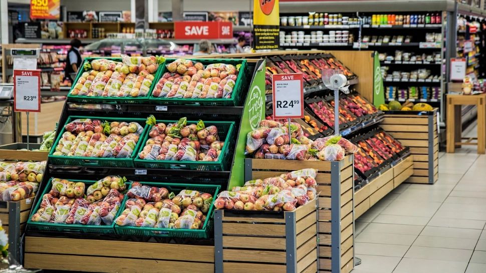 Dieta bogată în alimente vegetale integrale și pește poate ține cancerul de colon la distanță