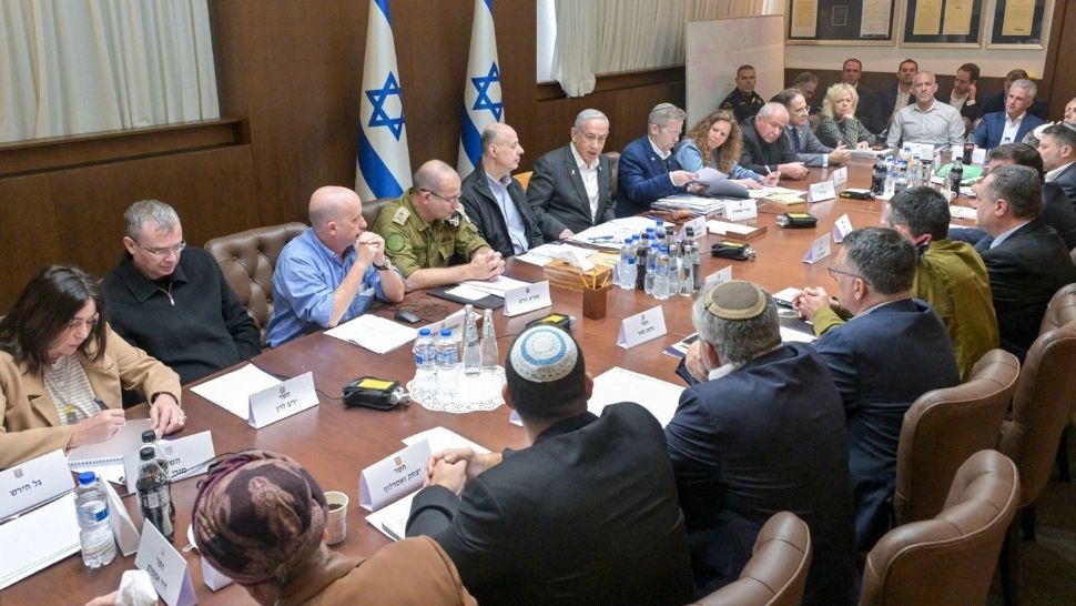Consiliul de miniștri israelian se reunește pentru a vota acordul de încetare a focului în Gaza. Foto: Profimedia