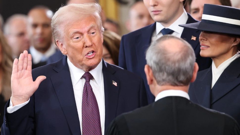 Donald Trump a depus jurământul. Este oficial al 47-lea președinte al SUA. Foto/Profimedia