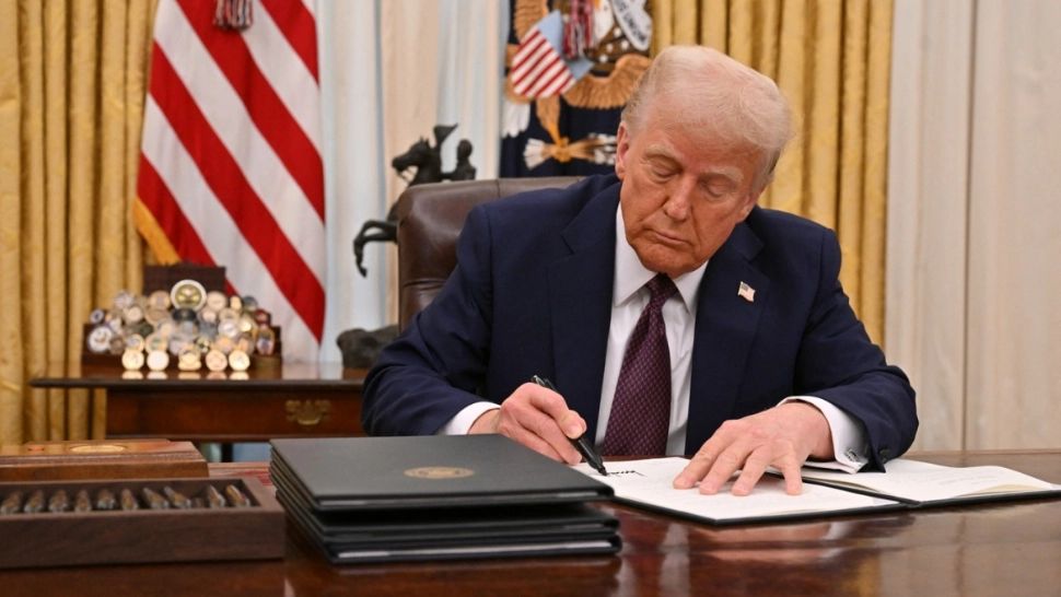 Donald Trump intră tare în structuri și dă afară sute de agenți FBI