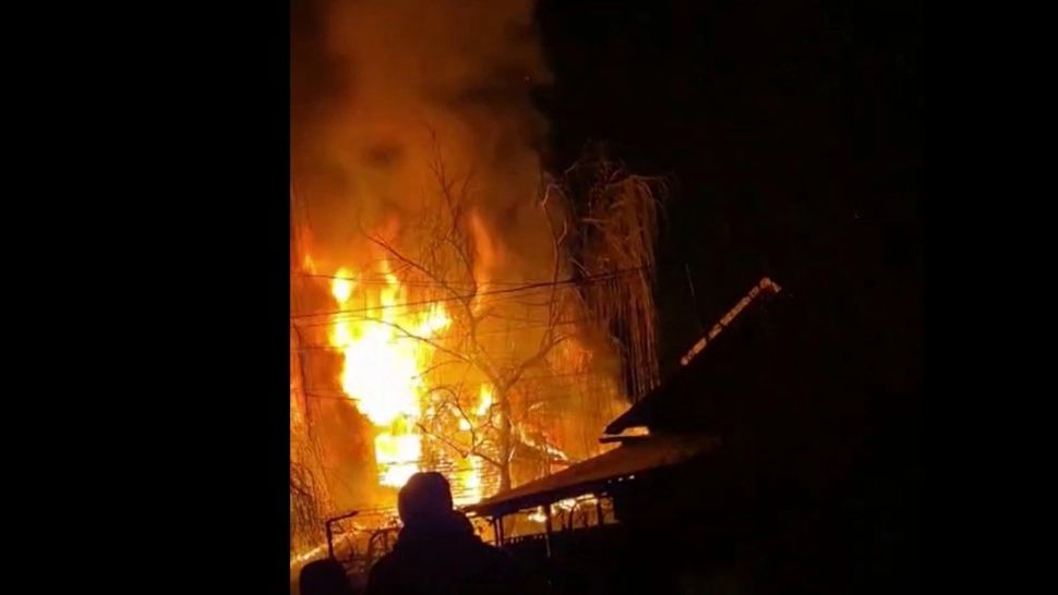 Pompier răni grav în urma unei explozii produse la stingerea unui incendiu, în Prahova. Doi jandarmi, răniți în intervenție - FOTO/VIDEO