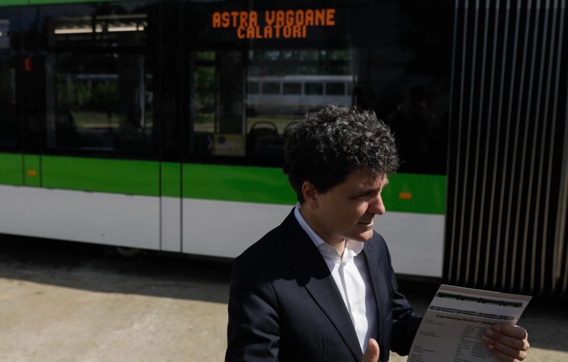 Riscul unui FALIMENT IMINENT: STB pune autobuzele gaj pentru a acoperi datoriile la ANAF. După ce a tras pe linie moartă compania, Nicușor Dan, primarul ZERO realizări, se visează la Cotroceni