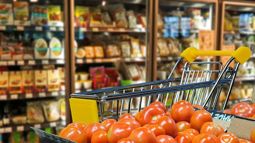 Noi SCHIMBĂRI în supermarketuri. Revine practica din anii `80-90 pe care mulți români nu o cunosc