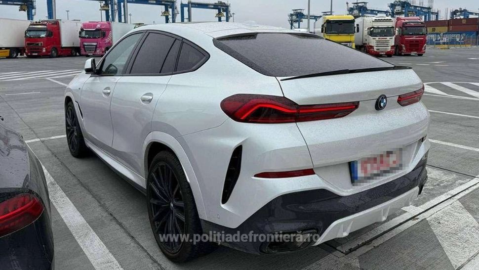 Mașini de lux cu numere de înmatriculare şi acte false, descoperite în Portul Constanţa. Erau pregătite pentru export