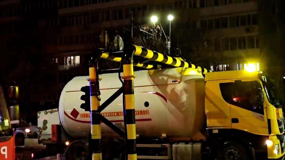 Incident grav, în București: un șofer a încercat să intre cu o cisternă încărcată cu GPL în Pasajul Unirii