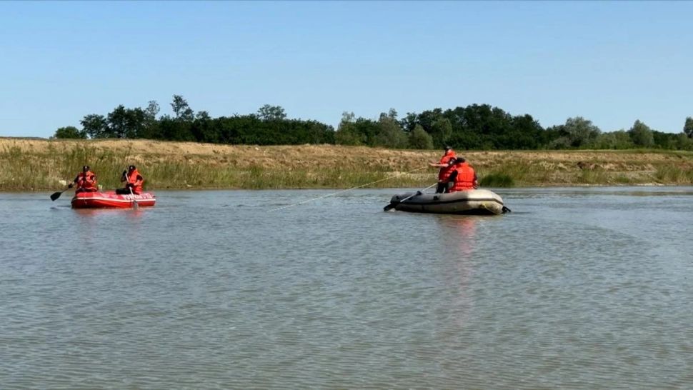 Incident dramatic în Iași: un copil de 13 ani a sărit în râul Bahlui pentru a scăpa de o haită de câini