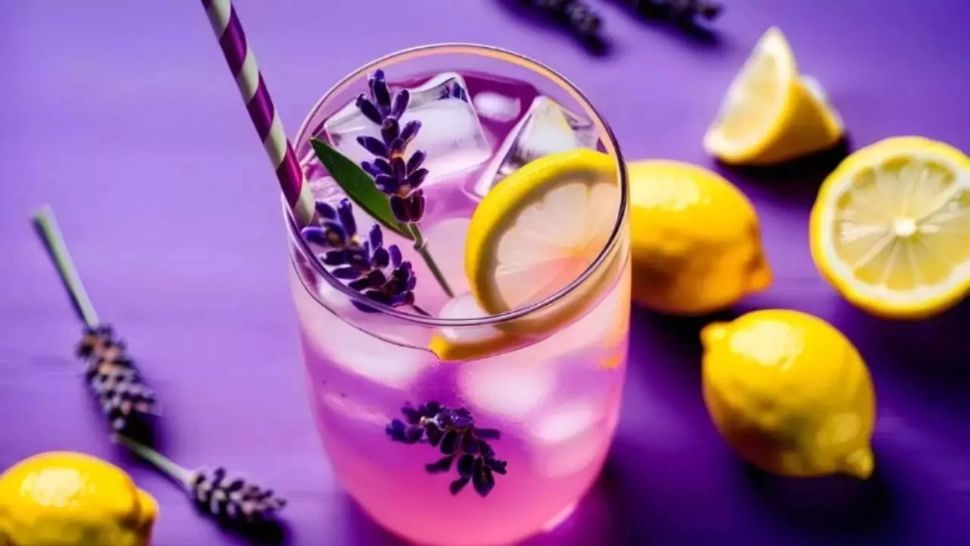 Cum să faci limonadă din lavandă - floarea care te scapă de durerile de cap, insomnie sau anxietate