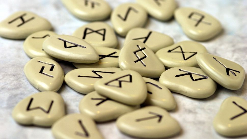 Horoscop rune aprilie 2025. Zodiile care vor avea cea mai bună lună din ultimii 8 ani: fericire maximă și noroc infinit /Profimedia