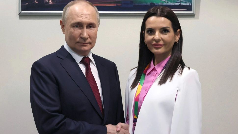 Vladimir Putin alături de Evghenia Guțul. Foto: Profimedia