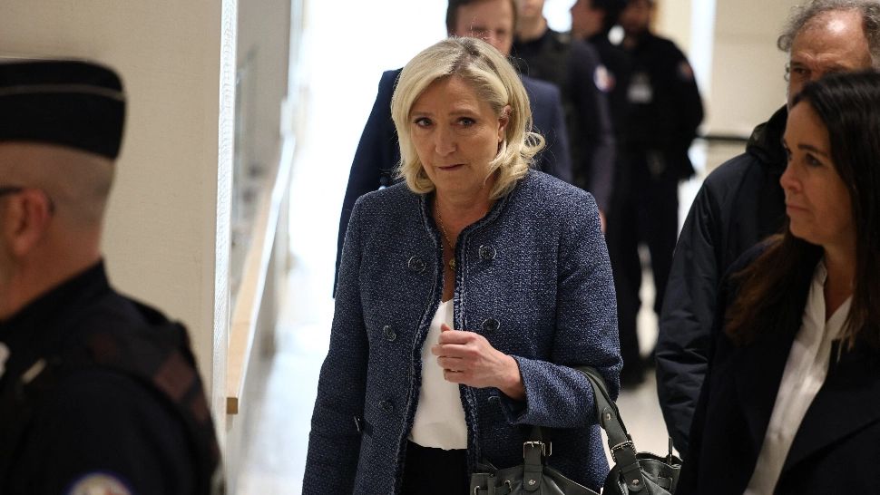 Marine Le Pen, executată pe modelul Georgescu/ Profimedia