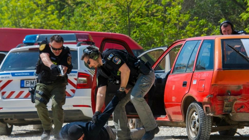 Doi români arestați în Ungaria pentru agresiune împotriva unor evrei: totul a început de la o ceartă în toaletă