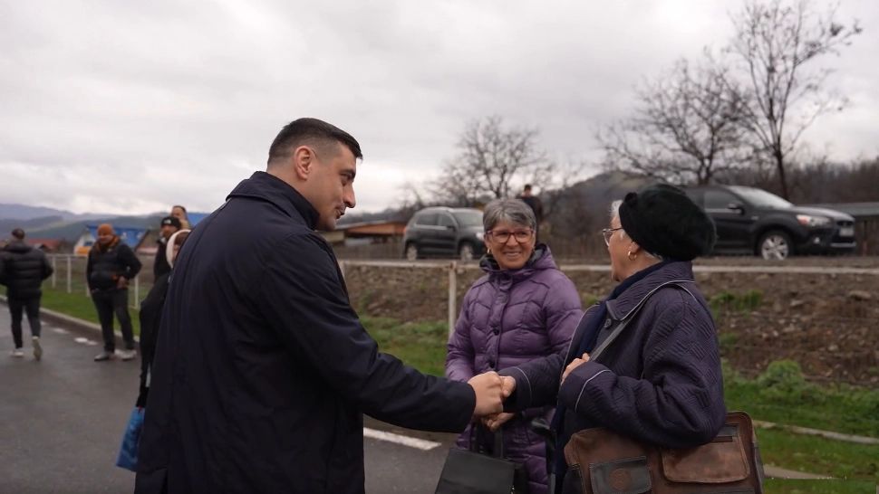 Liderul suveranist George Simion a ajuns în mijlocul oamenilor. Mesaj crucial înainte de debutul campaniei electorale - VIDEO