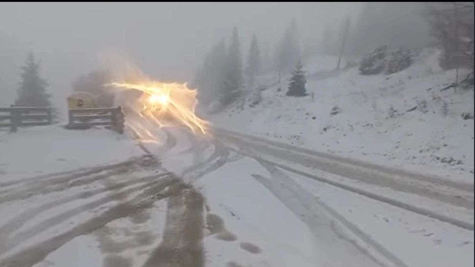 A revenit IARNA în România. Peisaje de vis la munte, dar și probleme pe șosele, din cauza ninsorilor. Este zăpadă și în București -  VIDEO