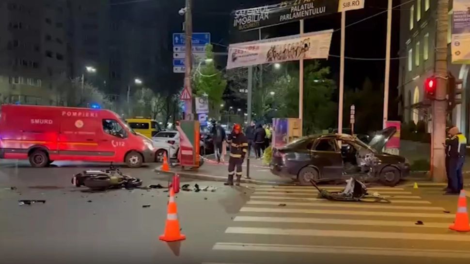 Accident cumplit în Capitală. Un motociclist a ajuns la spital, după ce a fost lovit de un autoturism