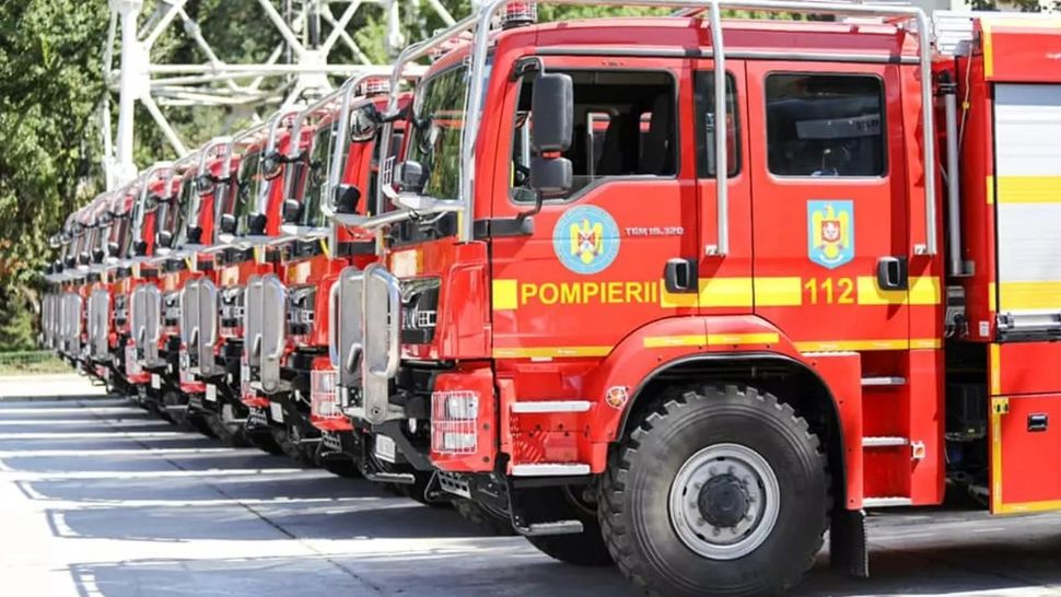Incendiu violent în Hunedoara. Pompierii au acționat, după ce un incendiu a izbucnit la o casă de lemn, într-o zonă greu accesibilă