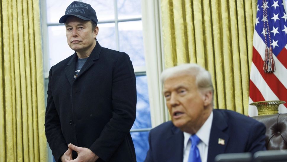 Mâna dreaptă a lui Trump contestă victoria lui Nicușor Dan. Foto/Profimedia