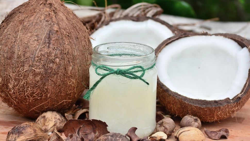 Sfârșit CUMPLIT pentru un bărbat de 69 de ani! A MURIT după ce a deschis o nucă de cocos