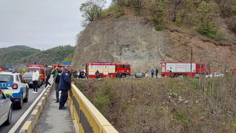 Un microbuz a căzut în Dunăre, între Turnu Severin și Orșova. FOTO: ISU Mehedinți