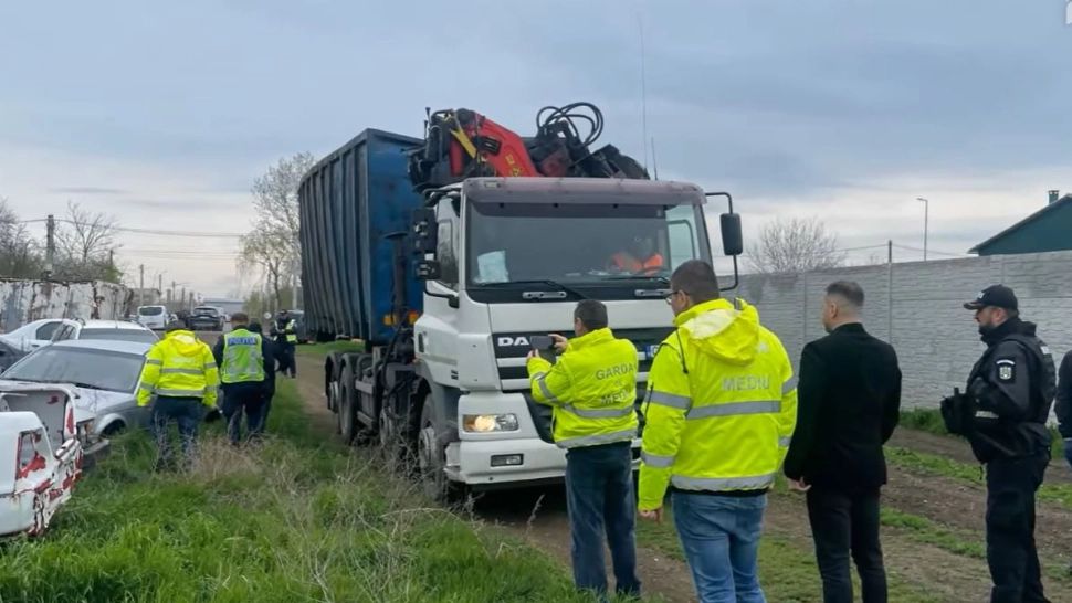 Comisarii de mediu în timpul unei acțiuni. Foto/Arhivă/Garda de Mediu