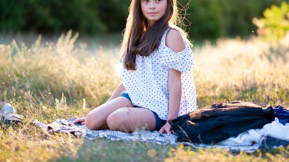 Confuzie gravă a poliției: o fetiță de 11 ani, cu dizabilități, a fost luată de pe stradă și internată la psihiatrie în urma unei erori. Minora a fost confundată cu o femeie dispărută