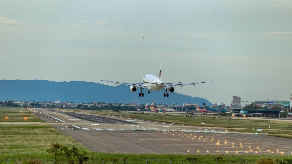 Unic în lume: un aeroport internațional a fost închis pentru câteva ore de rugăciuni