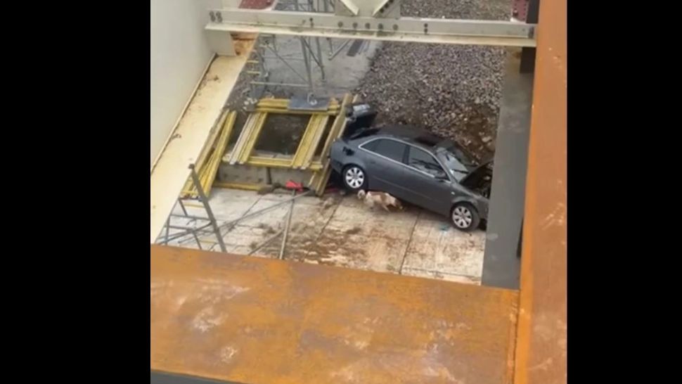TEribilistul a ingorat că se află pe o șosea în construcție. Foto/Captură video