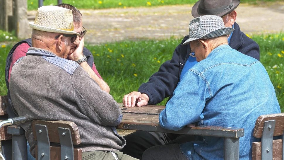 Cum pierd românii bani cu schimbările la pilonul II.