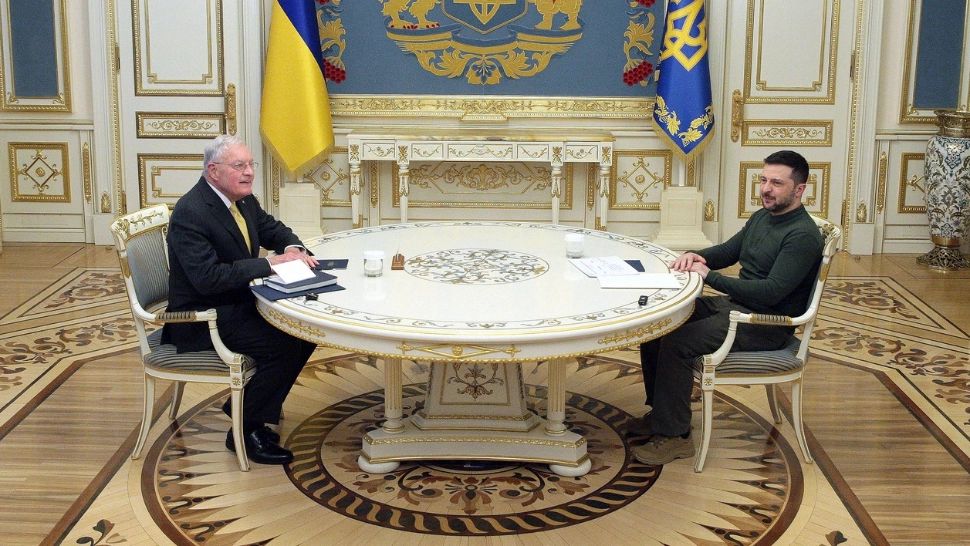 Keith Kellogg și Volodimir Zelenski. Foto: Profimedia