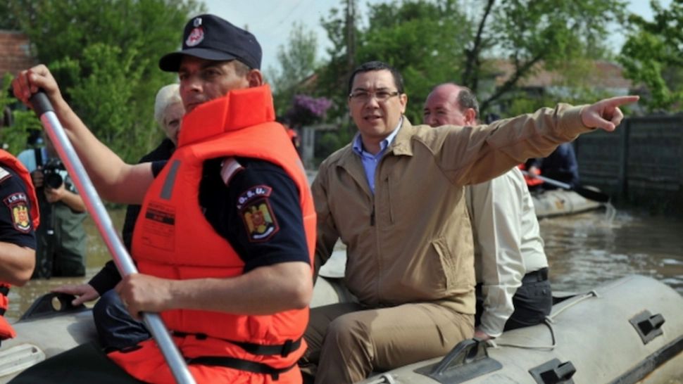 Plângere penală pe numele lui Ponta, după ce a recunoscut că a dat ordin să fie inundate localități din România