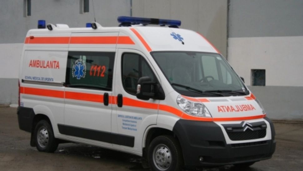 Incident la un liceu din Arad: mai mulți elevi au fost transportați la spital după ce au acuzat stare de rău