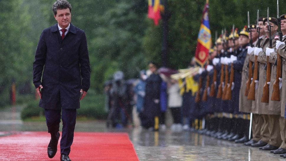 Nicușor Dan ignoră întrebările jurnaliștilor Realitatea Plus. Noul președinte a răspuns abia când i s-a pus a cincea oară întrebarea - VIDEO