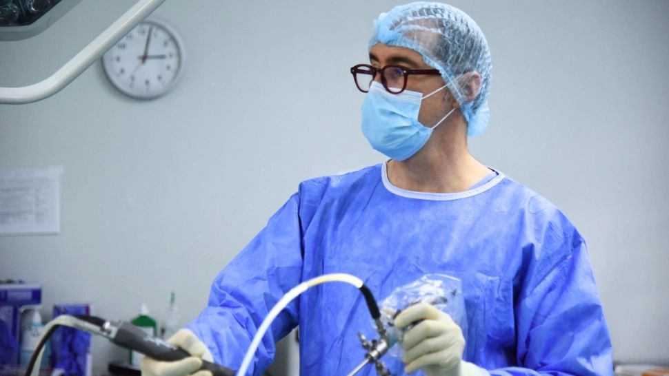 Avea dureri de gleznă intense. Cum a fost tratat un fost sportiv de performanță