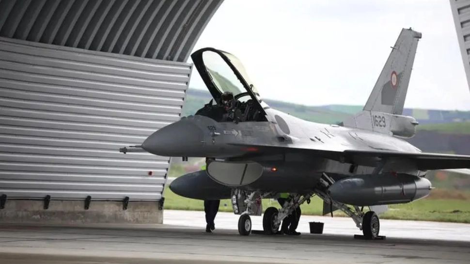 Încă două aeronave F-16 au sosit în România. FOTO: MApN