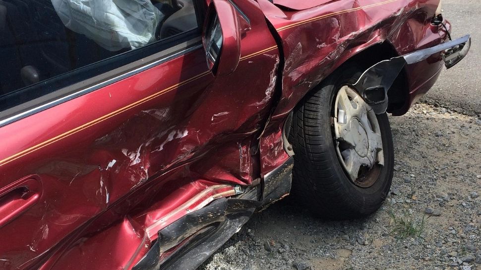 Ce înseamnă când visezi un accident de mașină: simbolurile ascunse din spatele acestui vis