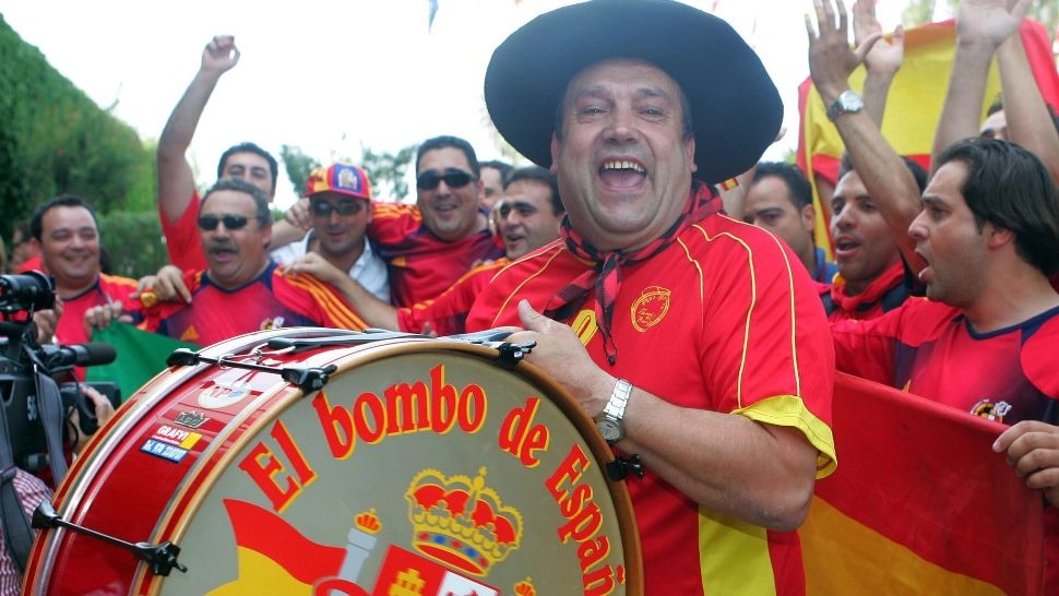 Manolo el del Bombo, suporter legendar al echipei naţionale a Spaniei, a încetat din viaţă joi, la vârsta de 76 de ani.
