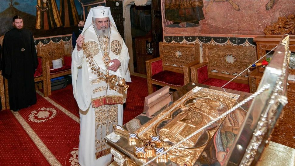 Pelerinaj impresionat la racla Sfântului dominator martir Constantin Brâncoveanu. Mii de pelerini sunt așteptați