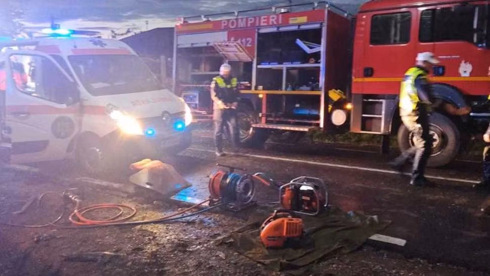   Grav accident rutier pe un drum din jud. Neamț. Un tânăr de 19 ani a murit, alte 2 persoane au fost rănite 