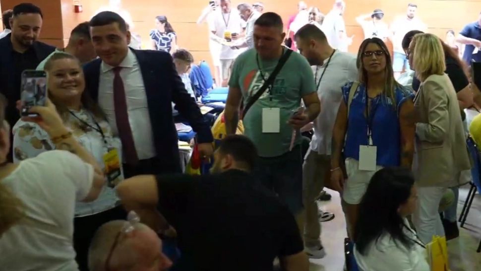 George Simion, baie de mulțime la Madrid. Intervenție exclusivă a liderului AUR din Diaspora/ Captură video