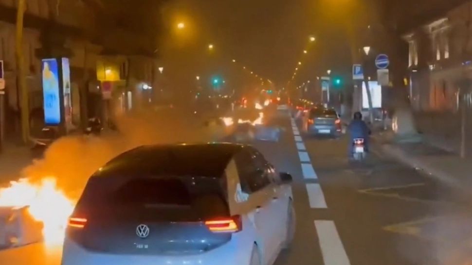 Măcel pe străzile din Paris după ce PSG a câștigat Liga Campionilor: peste 5.400 de polițiști au fost mobilizați/ Profimedia