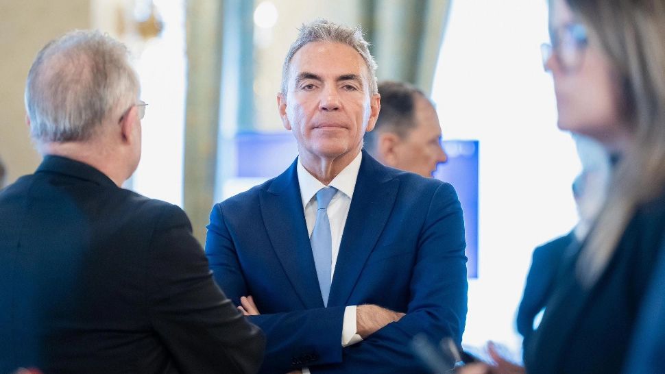 Dragoș Anastasiu recunoaște că a luat de la săraci. Foto/Arhivă