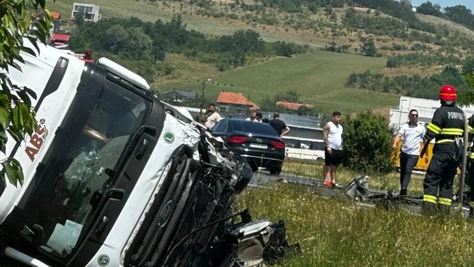 Tragedie pe centura Lugojului: o femeie de 34 de ani a murit după ce a intrat pe contrasens și s-a ciocnit cu un TIR
