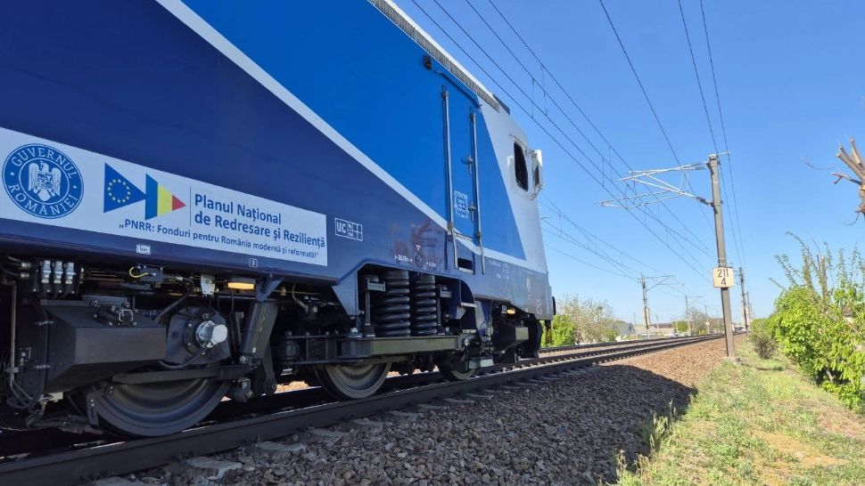 Două minore au fost rănite după ce un geam dintr-un vagon de tren a căzut peste ele